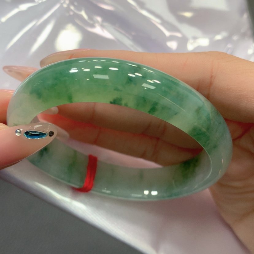 【闪购商品】翡翠手镯未镶嵌ღ****?翡翠