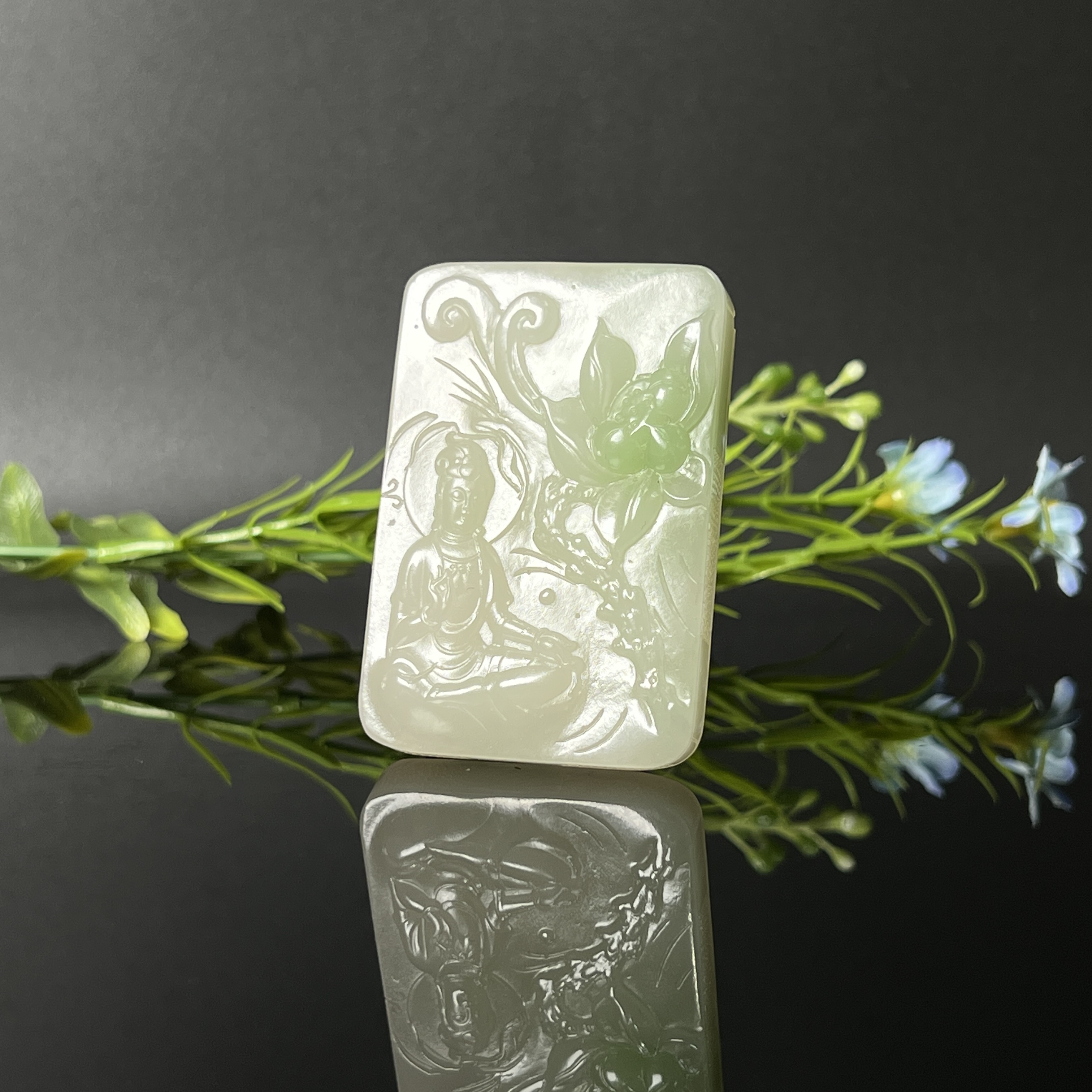 1227GC8810和田玉挂件