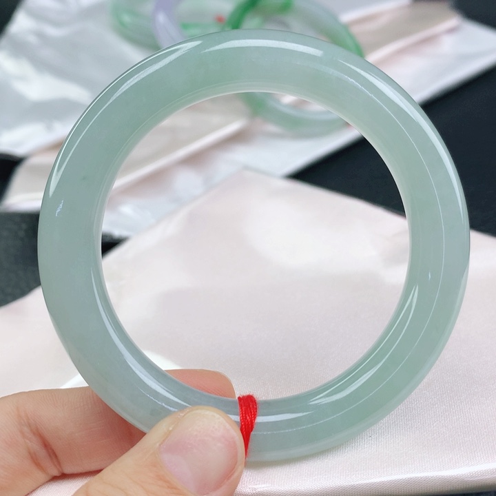 翡翠手镯（圆镯）未镶嵌晴绿胖圆57