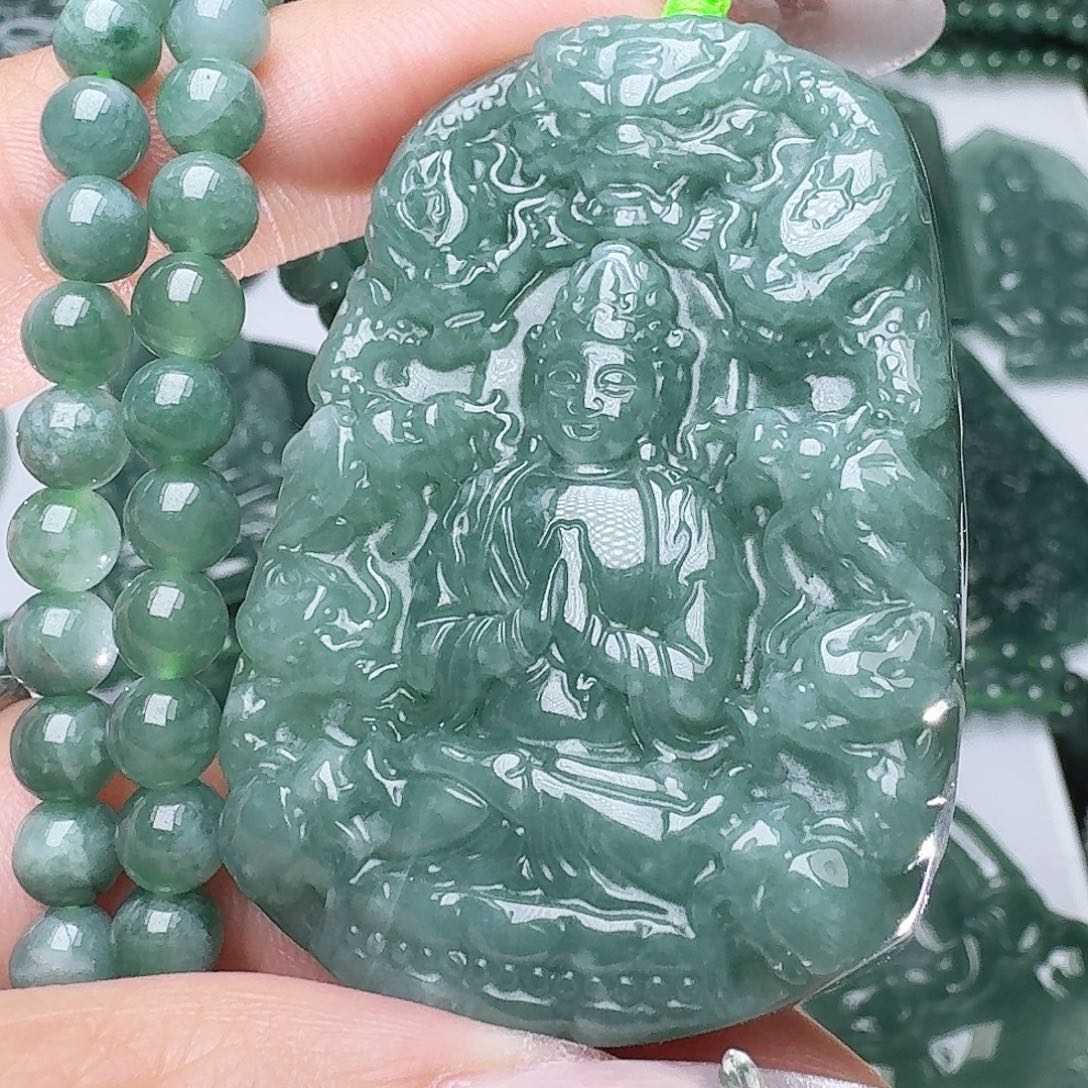 翡翠未镶嵌颈饰多样性发其一