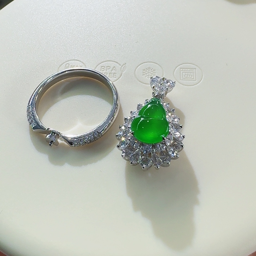 翡翠颈饰18K金镶嵌葫芦吊坠戒指两用款圈口14