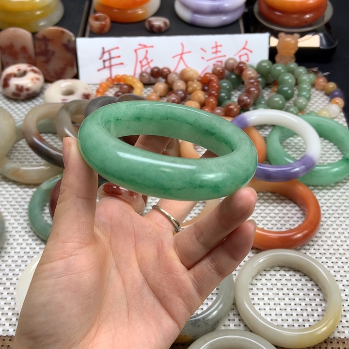 石英质玉未镶嵌手镯