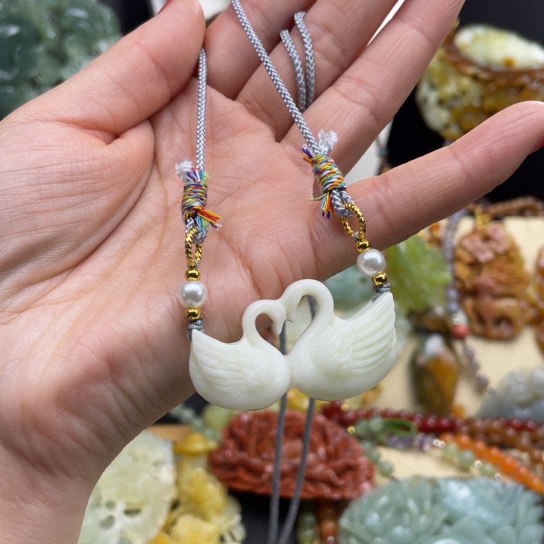 未镶嵌蛇纹石玉颈饰