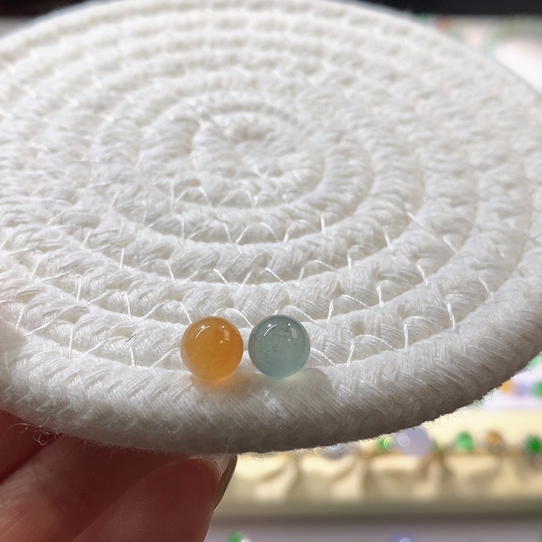 翡翠裸石一对珠卡6.8