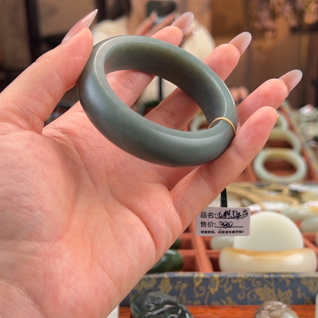 和田玉未镶嵌手镯