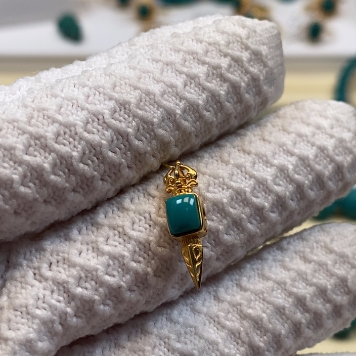 绿松石珠宝奇石18K金镶嵌A518