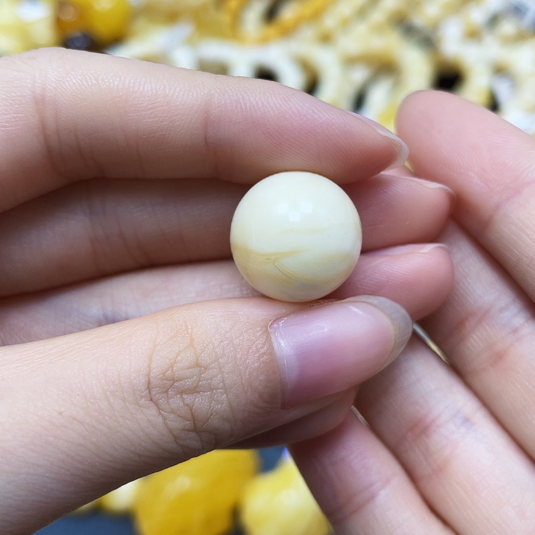 未镶嵌蜜蜡裸石圆珠15.9mm