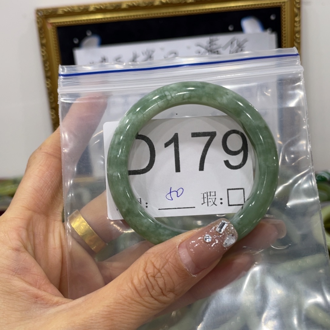 酷***芝蛇纹石玉未镶嵌手镯