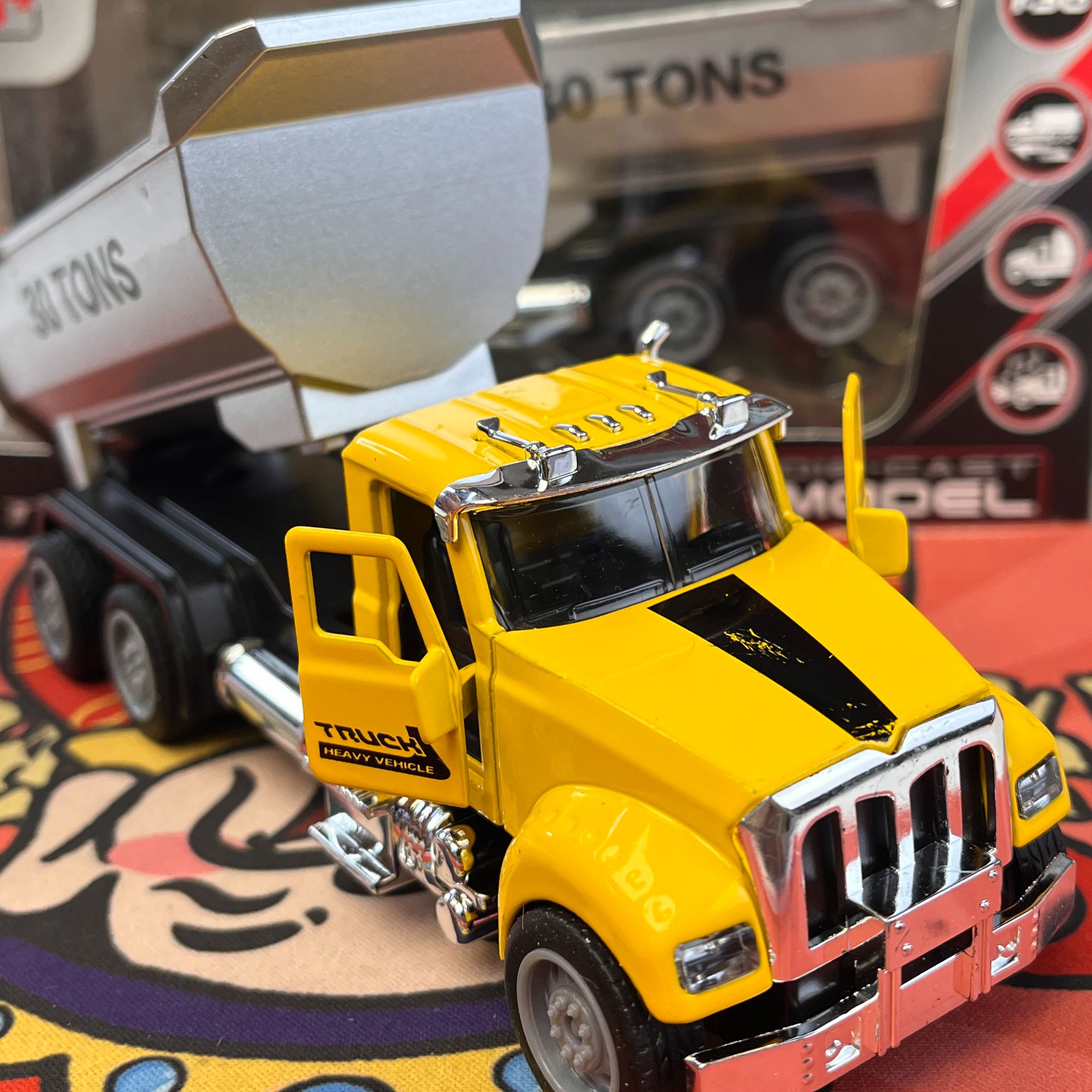 合金翻斗车美式牛头工程车双开门声光礼盒装合金车模