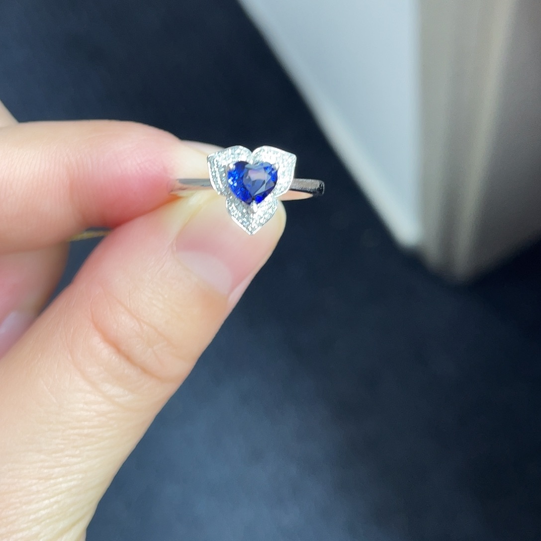 蓝宝石戒指18K金镶嵌0.95ct