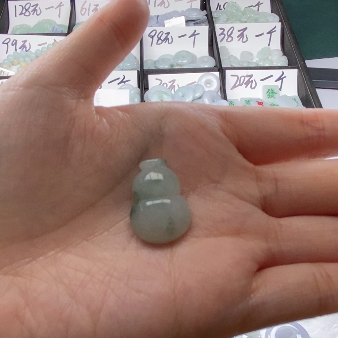 翡翠颈饰未镶嵌森*天然缅甸Ａ货翡翠葫芦