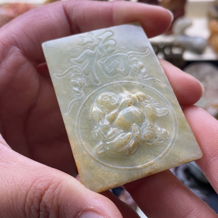 蛇纹石玉未镶嵌颈饰