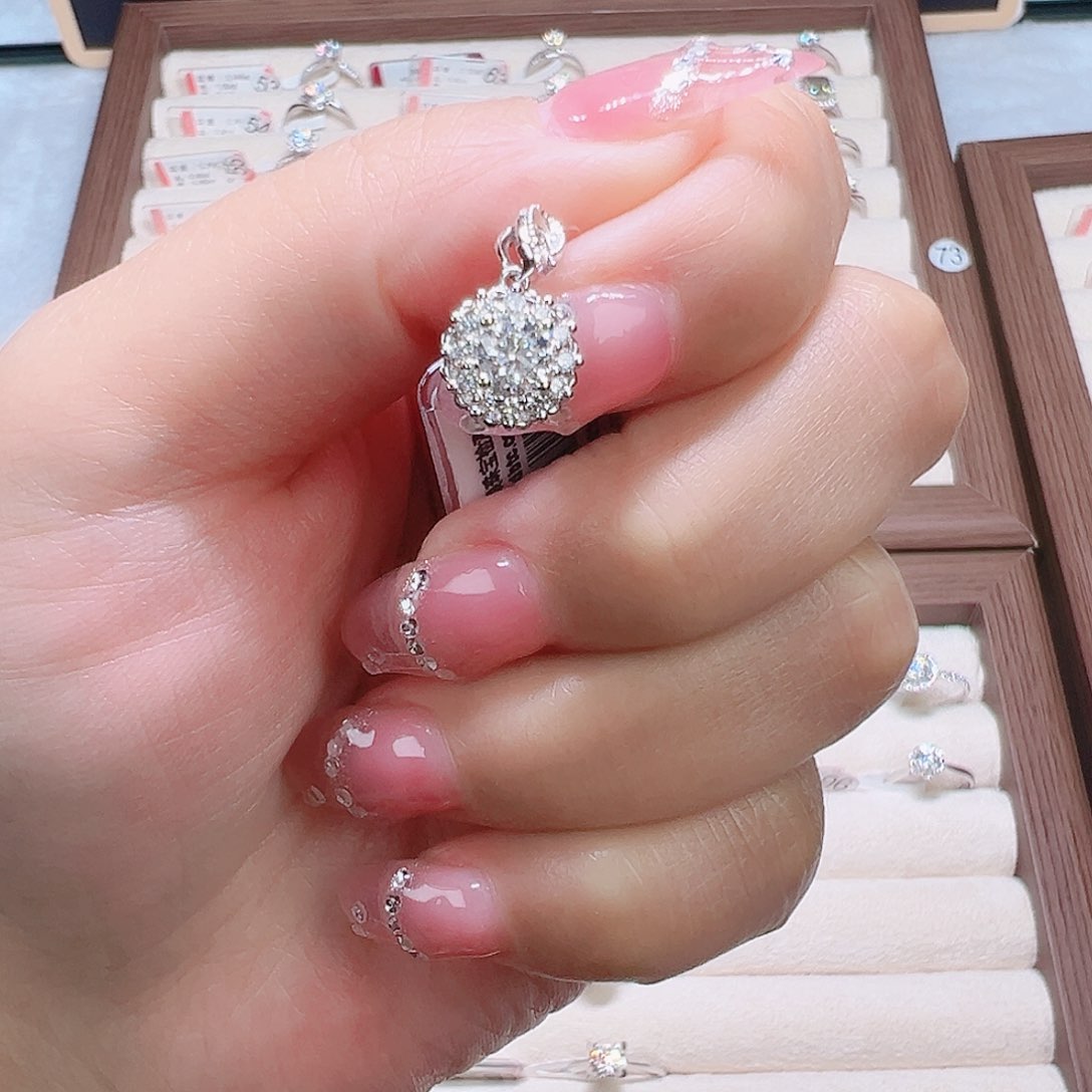 钻石颈饰18K金镶嵌钻石吊坠