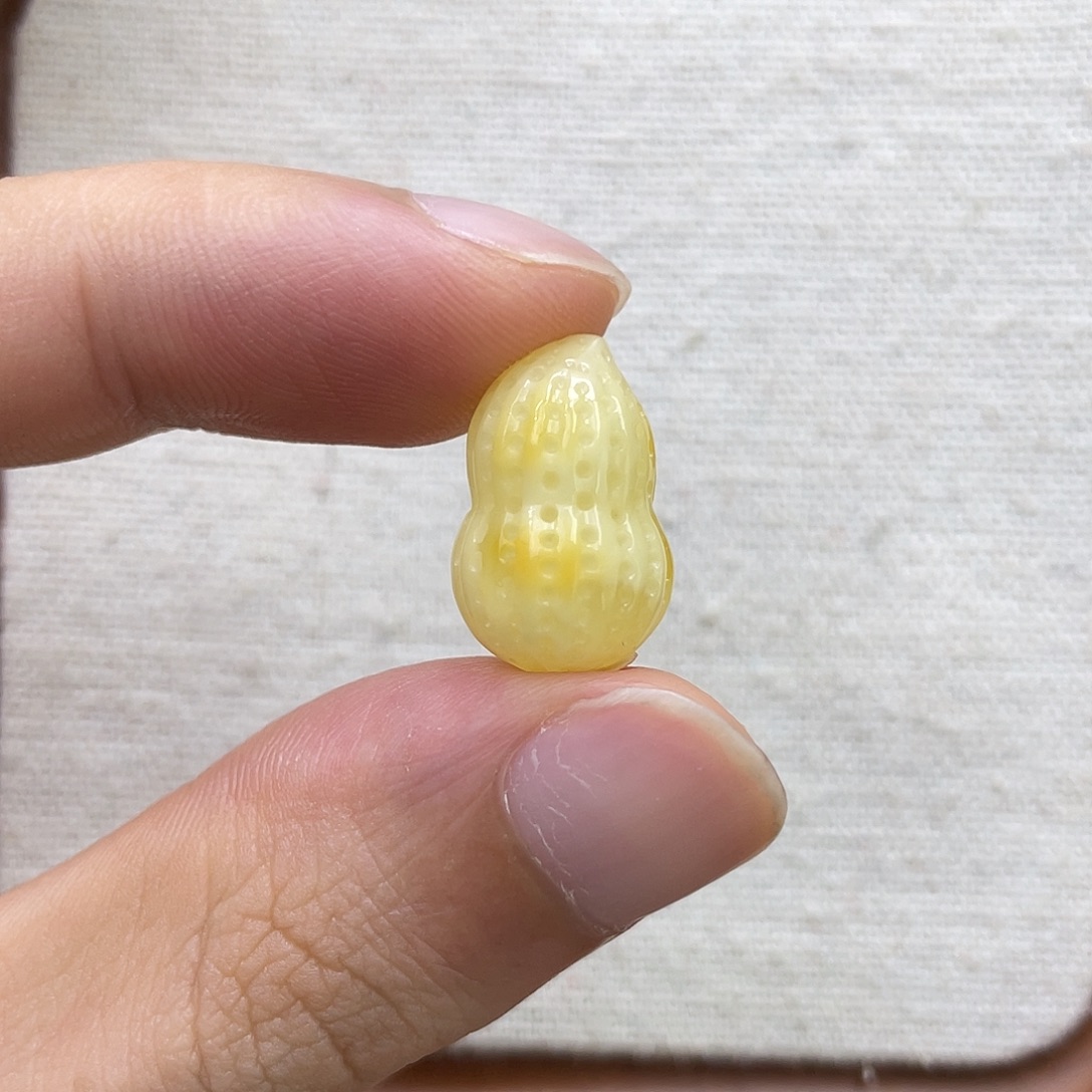 琥珀未镶嵌珠宝奇石花生