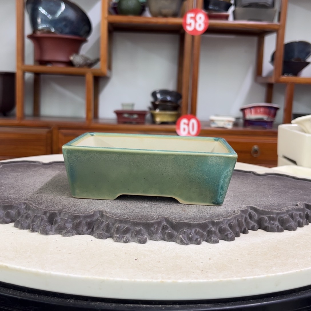 紫砂花盆瑕疵4.5-15-11。。。