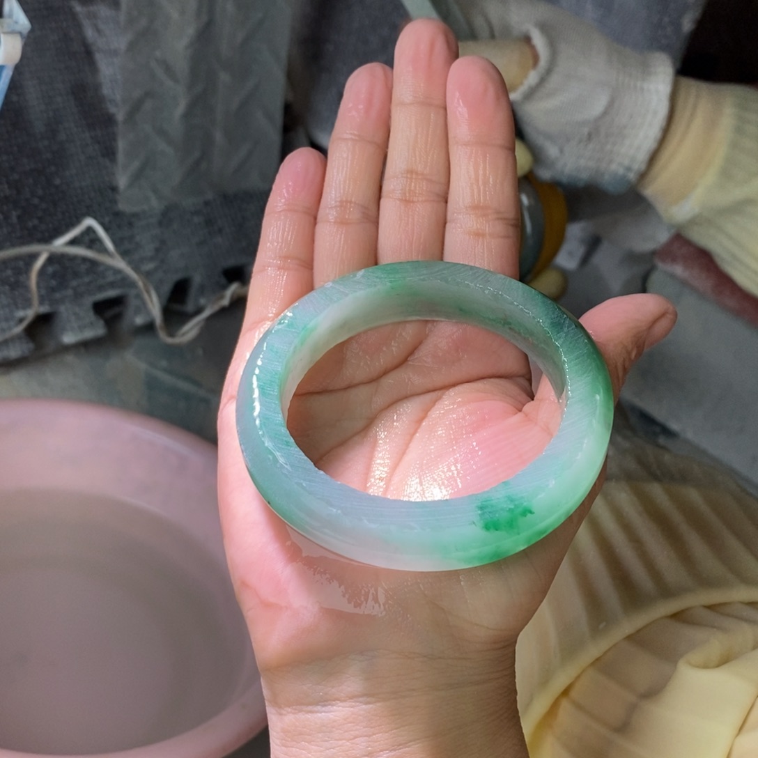 三***火石英质玉（非洲翠）未镶嵌手镯定制