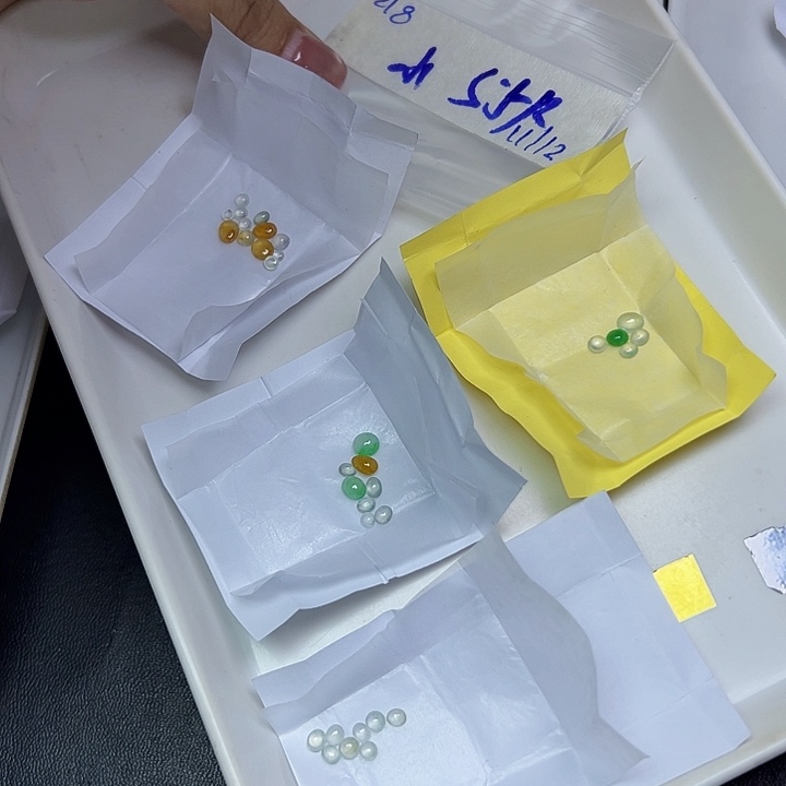 未镶嵌定制翡翠小**乖不