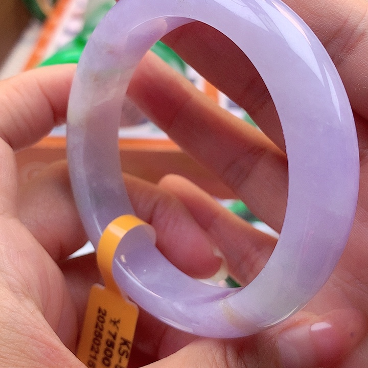 翡翠手镯未镶嵌翡翠