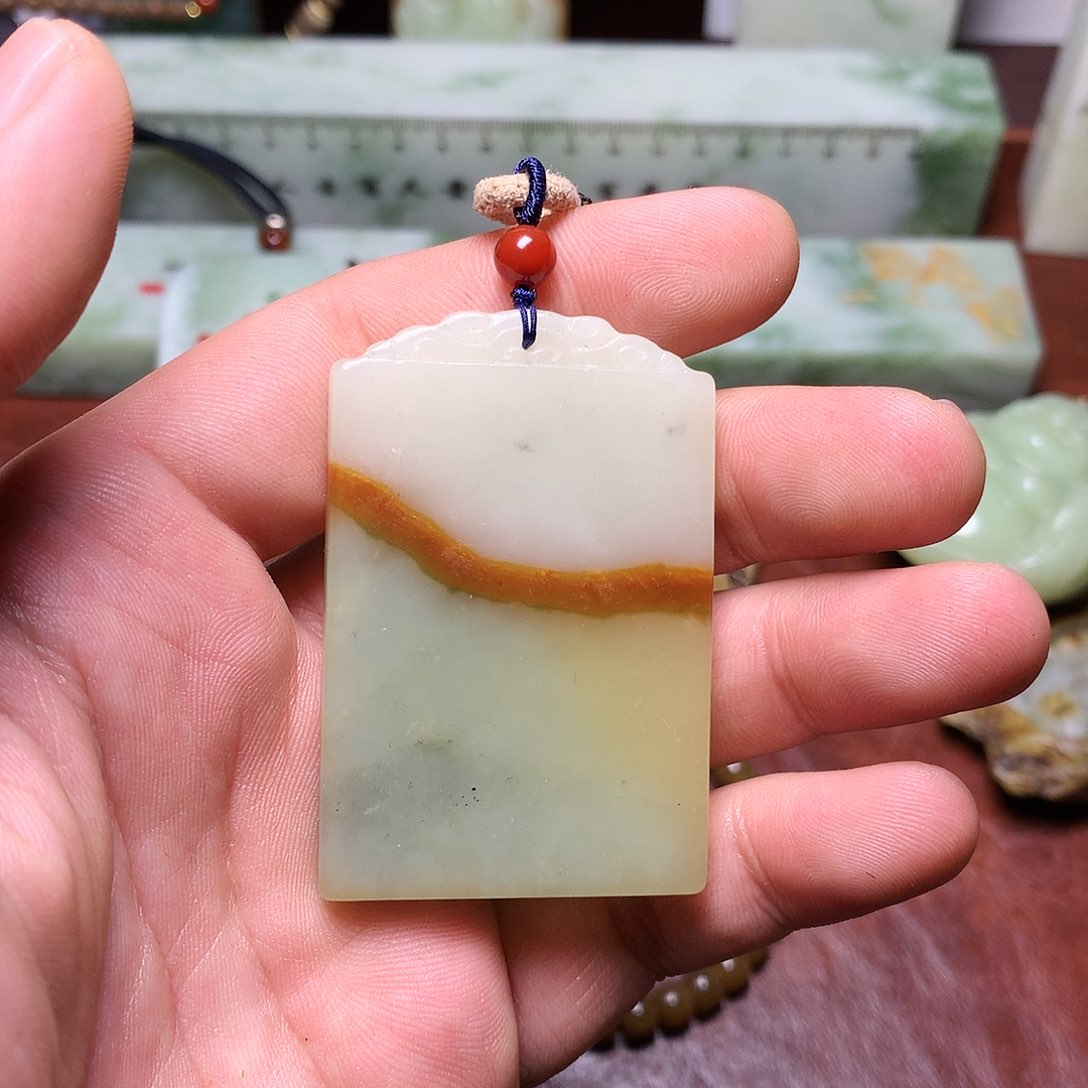 蛇纹石玉颈饰未镶嵌