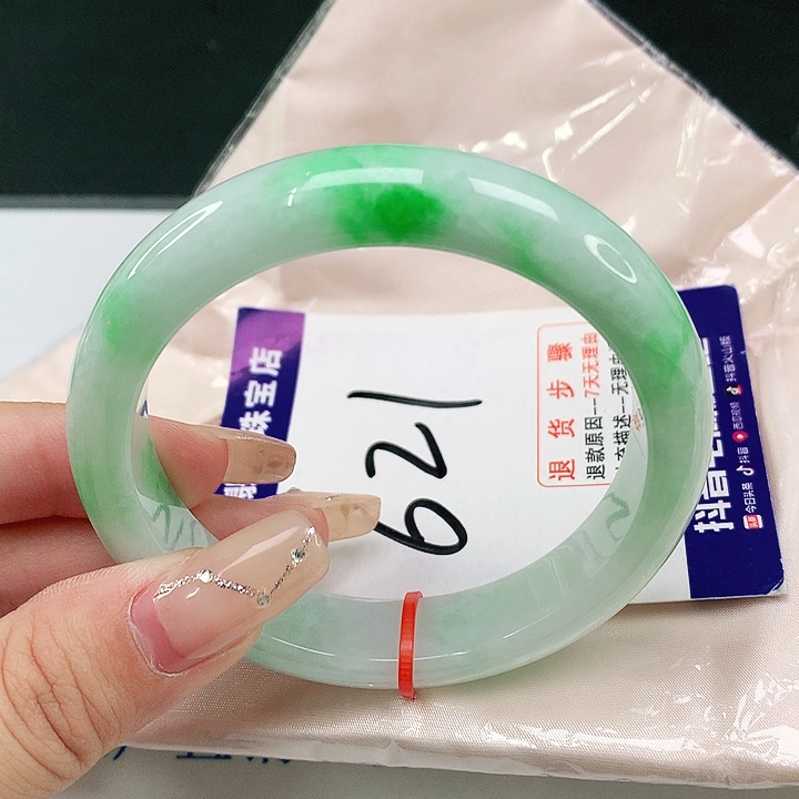 翡翠手镯未镶嵌翡翠