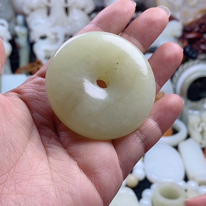 和田玉未镶嵌把件