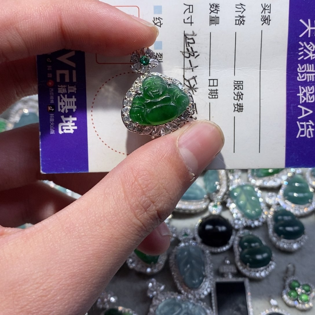 翡翠颈饰未镶嵌翡翠