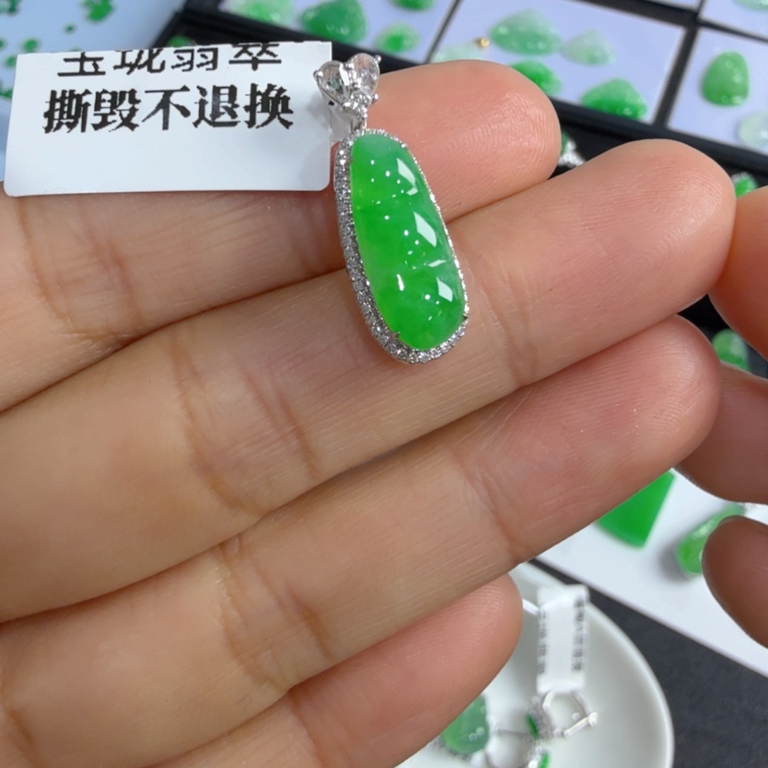 翡翠颈饰18K金镶嵌福豆