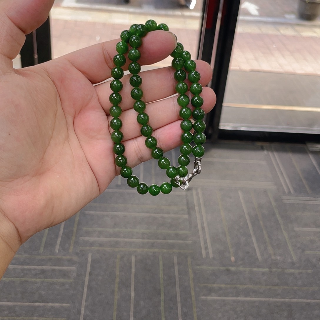 颈饰未镶嵌和田玉（碧玉）