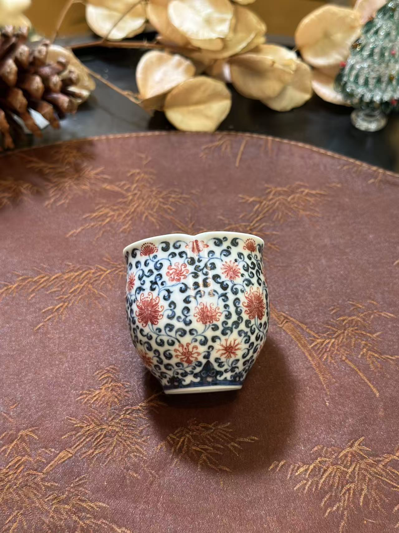 勤义堂 釉里红彼岸花花口杯