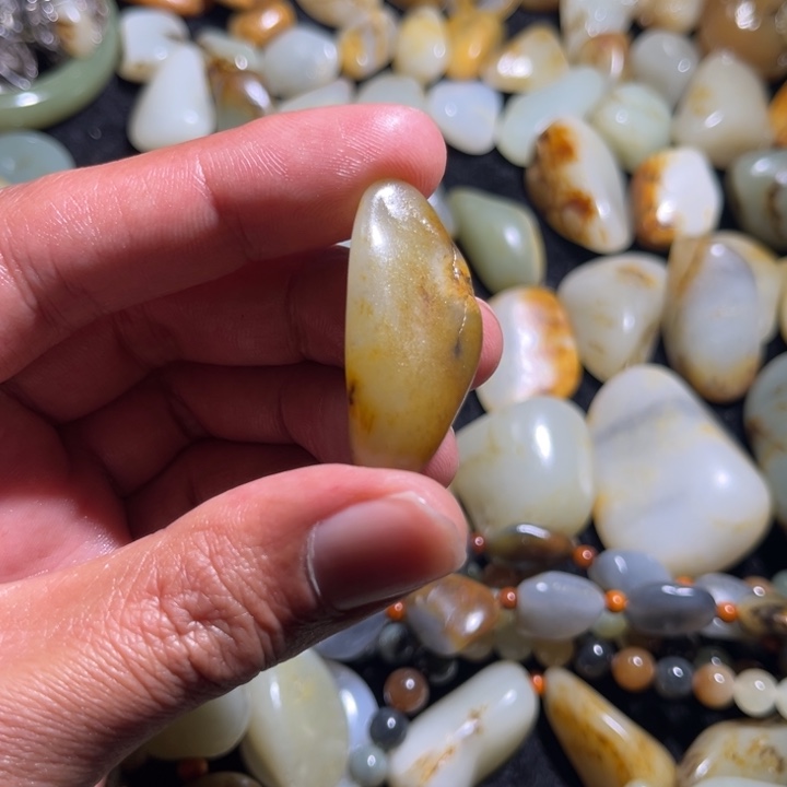 和田玉未镶嵌手串