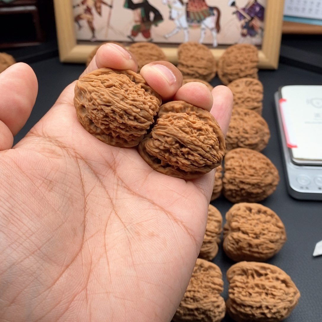 文玩核桃吊坠侏****龙好运南将石文玩核桃