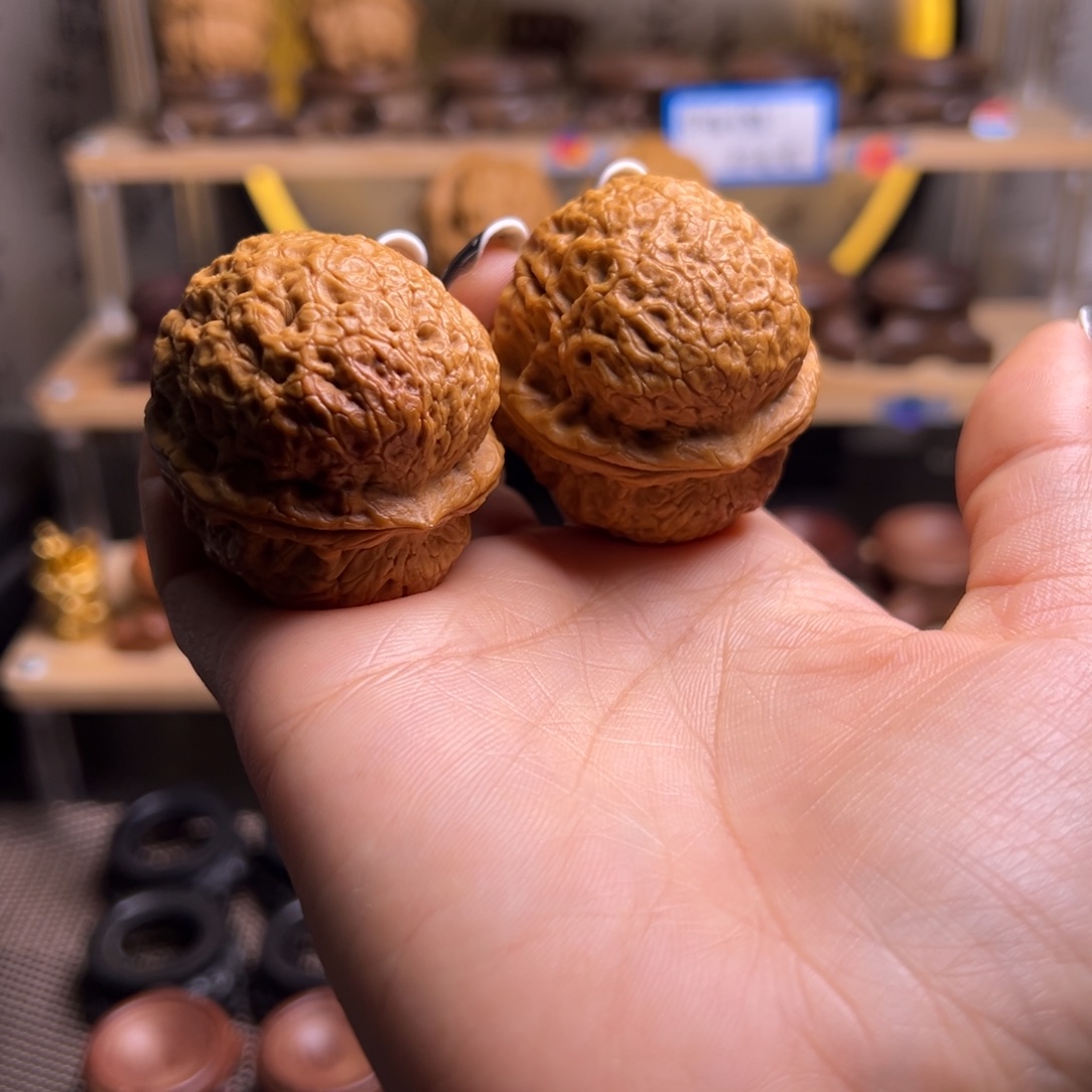 ****ଳ桃核把件龙鳞铁狮子H41