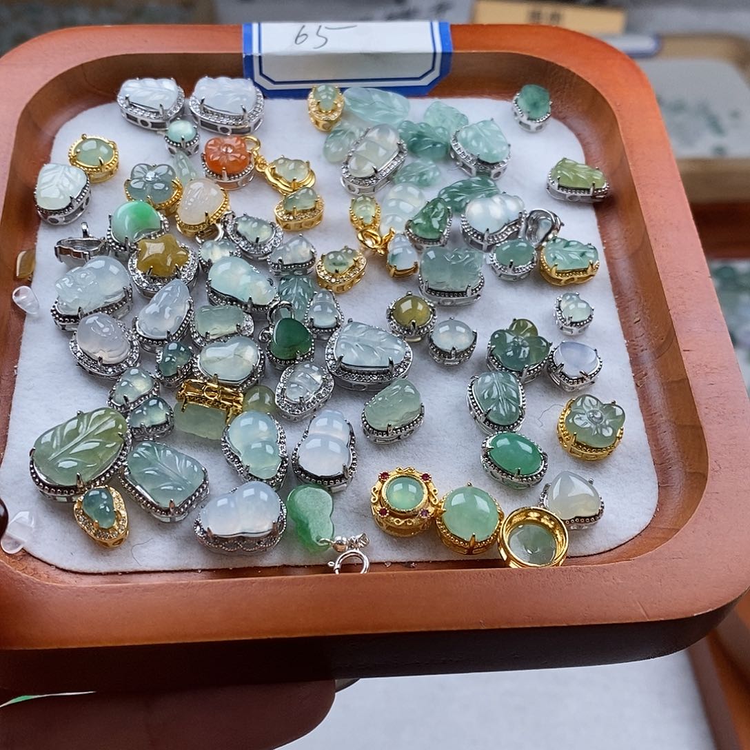 翡翠颈饰未镶嵌潘朵拉1个