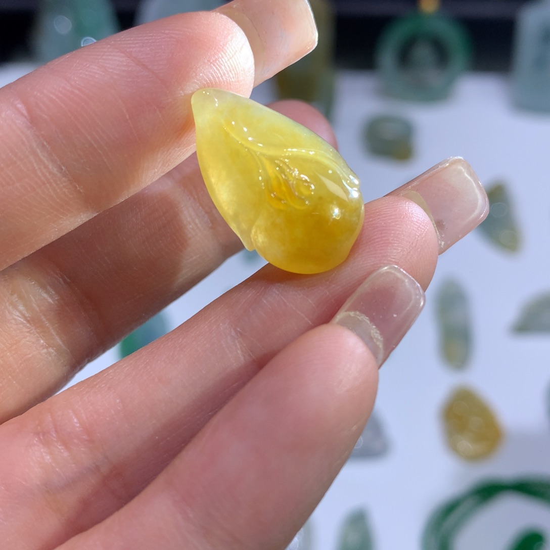 翡翠颈饰未镶嵌玉兰花