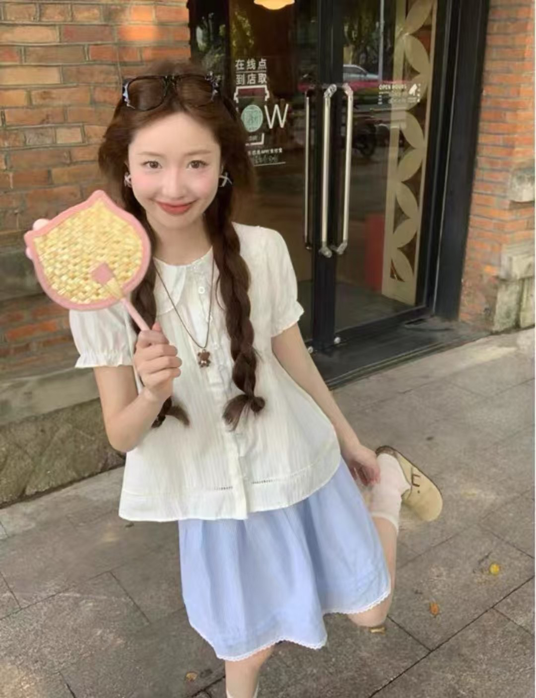 胖mm少女感翻领纯白镂空短袖上衣搭配蓝条纹半身裙套装