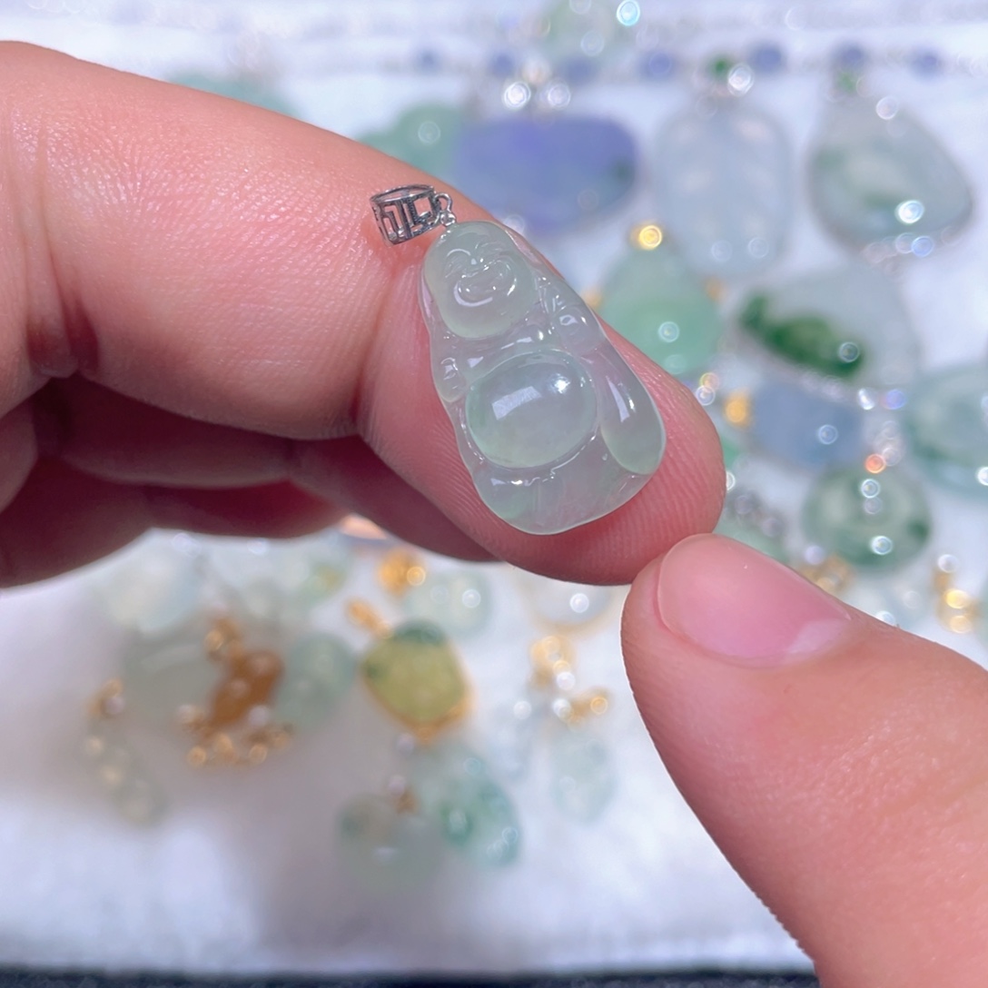 颈饰18K金镶嵌翡翠