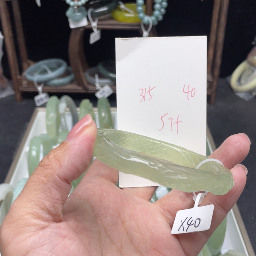 蛇纹石玉未镶嵌手镯