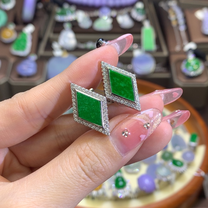 翡翠颈饰银S925镶嵌翡翠吊坠