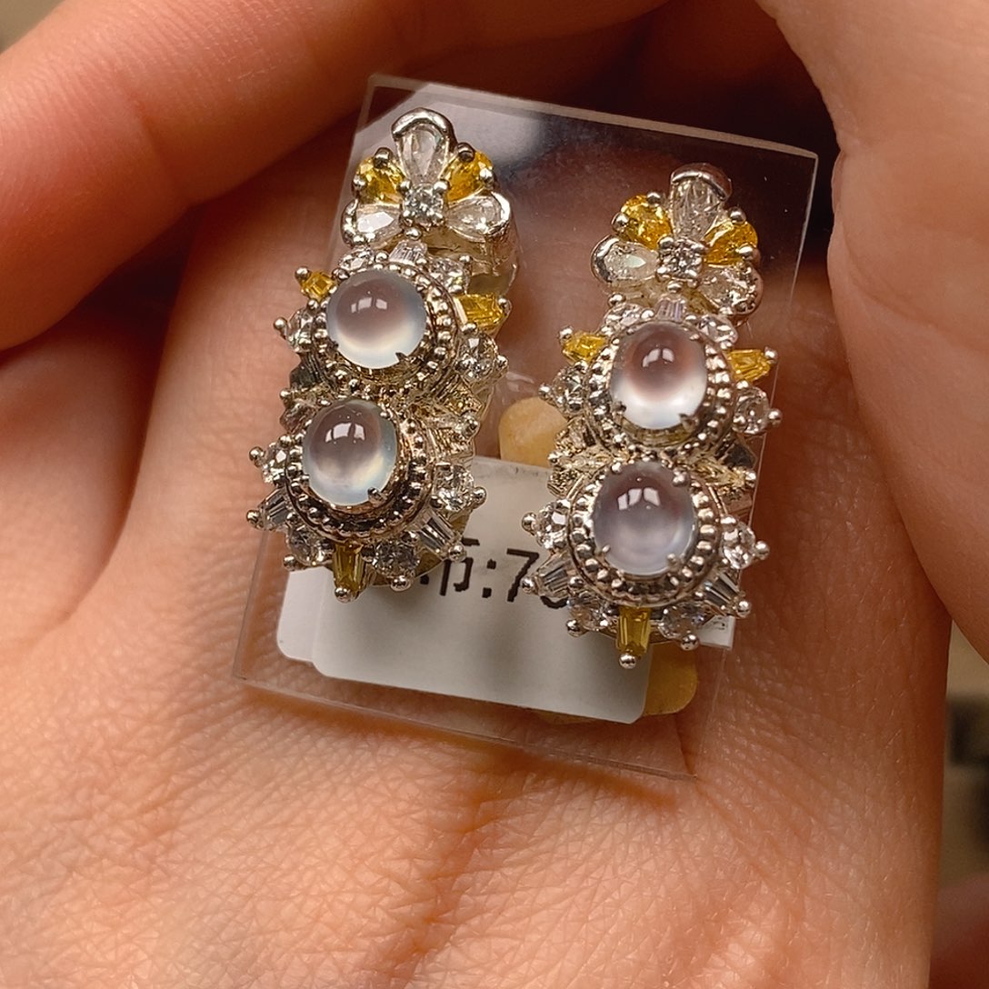 翡翠颈饰未镶嵌翡翠蛋面