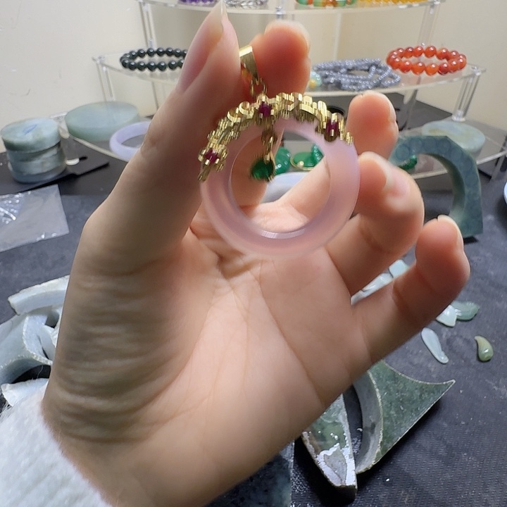 翡翠裸石玛瑙吊坠