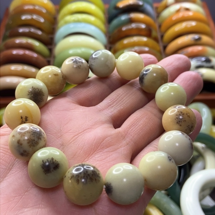 蛇纹石玉手镯未镶嵌