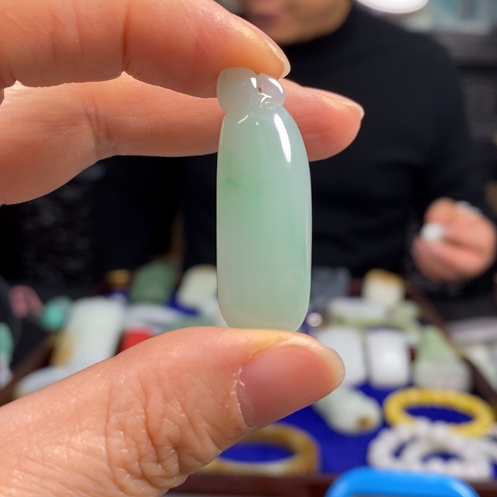 若***兰翡翠未镶嵌颈饰翡翠吊坠