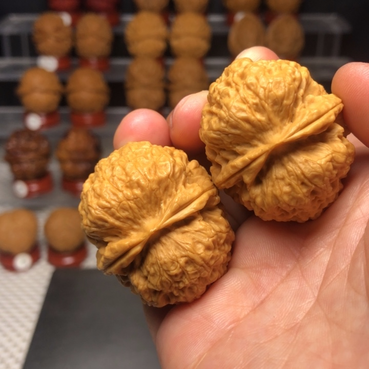 文玩核桃把件18麒麟王