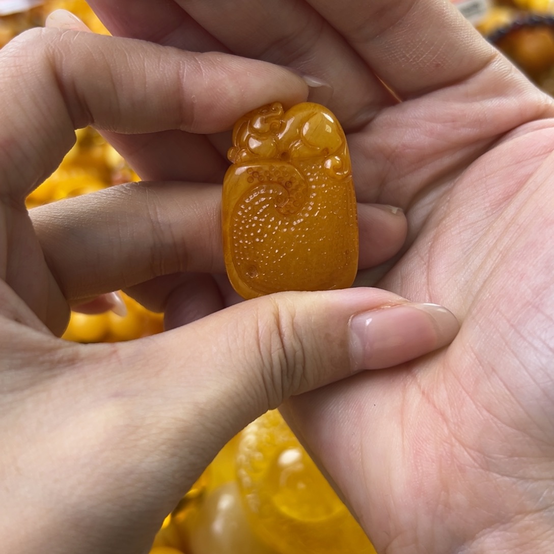 未镶嵌琥珀珠宝奇石