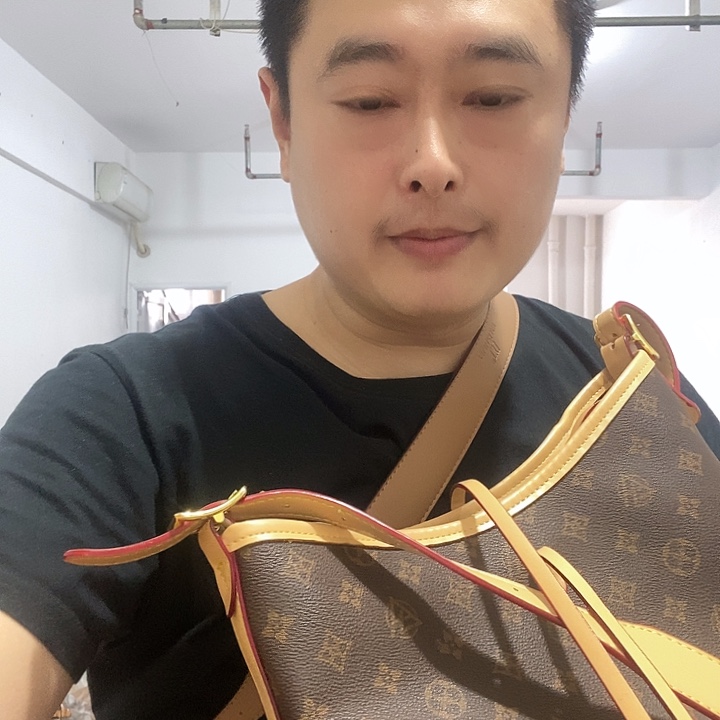 黄牛皮（革）鳄鱼皮（革）犏牛皮（革）