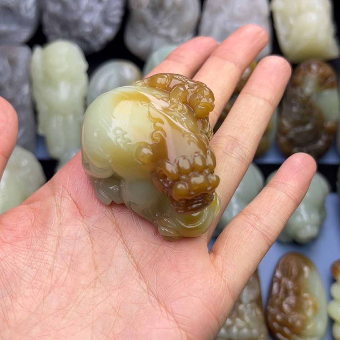 哲***说和田玉未镶嵌挂件