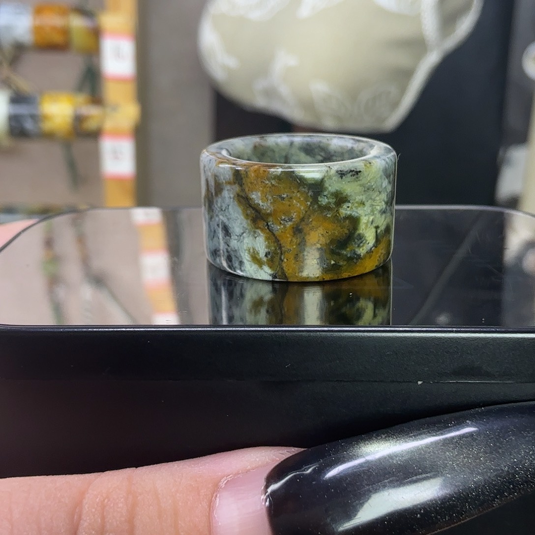 蛇纹石玉未镶嵌戒指18.3小恐龙瑕