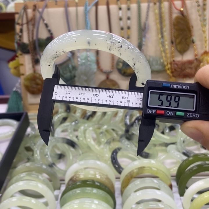 岫玉未镶嵌岫玉圆镯