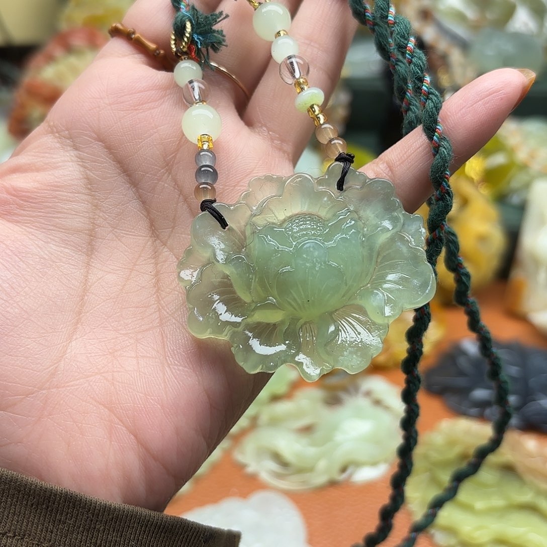 蛇纹石玉未镶嵌吊坠