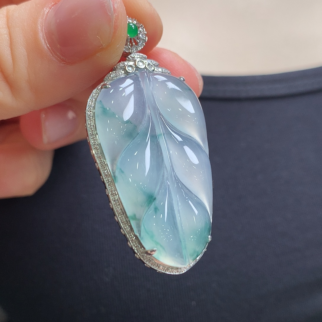 翡翠18K金镶嵌颈饰叶子